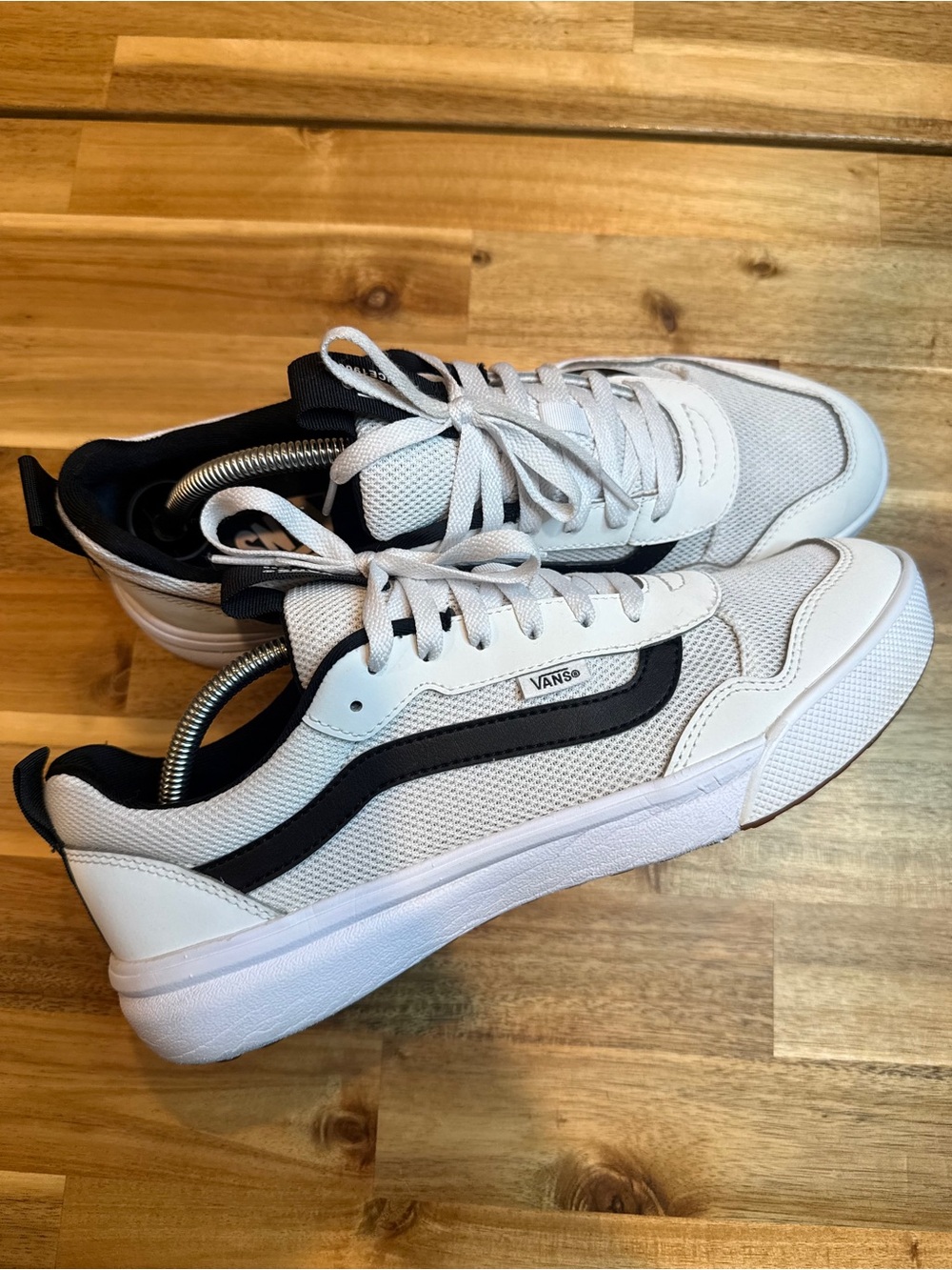 Vans UltraRange Men's White & Black Low-Top Sneakers